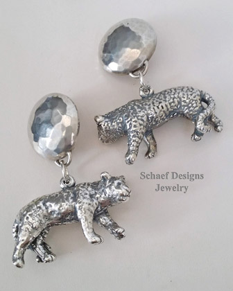 Susan Cummings vintage sterling silver Endangered Species African Animal Giraffe Charm Earrings | New Mexico 