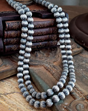 Schaef Designs Fluted Sterling Silver Navajo Pearl Necklace Set | Arizona